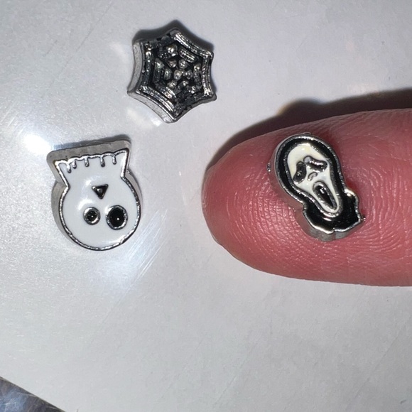 $2 SCREAM HALLOWEEN FLOATING CHARM SET. NEW. $2 WITH ANY $10 ORDER OR MORE - Picture 2 of 16